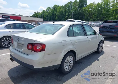 2010 Volkswagen Jetta Limited Edition z USA, uszkodzony, nr VIN 3VWAX7AJ9AM092009